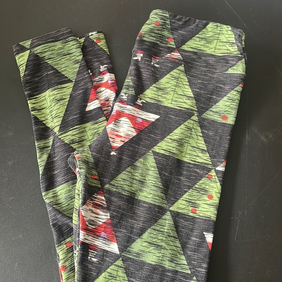 LuLaRoe one size leggings - vintage Christmas trees with Santa embedded - Picture 1 of 5